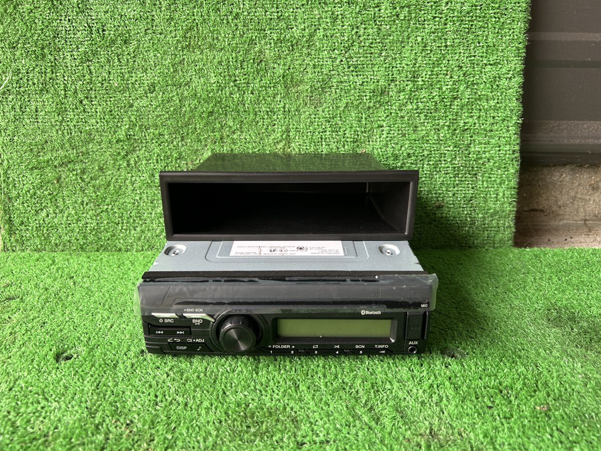 【新車外し！】三菱　キャンター　純正オーディオ