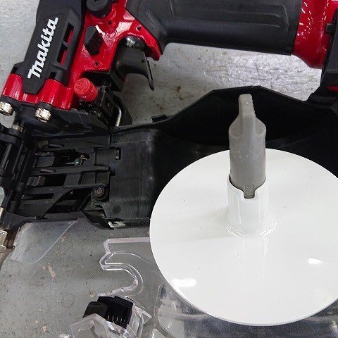 【中古美品】MAKITA　マキタ　AN534H　50ｍｍ高圧釘打機　【本体のみ】 AN534H マキタ |