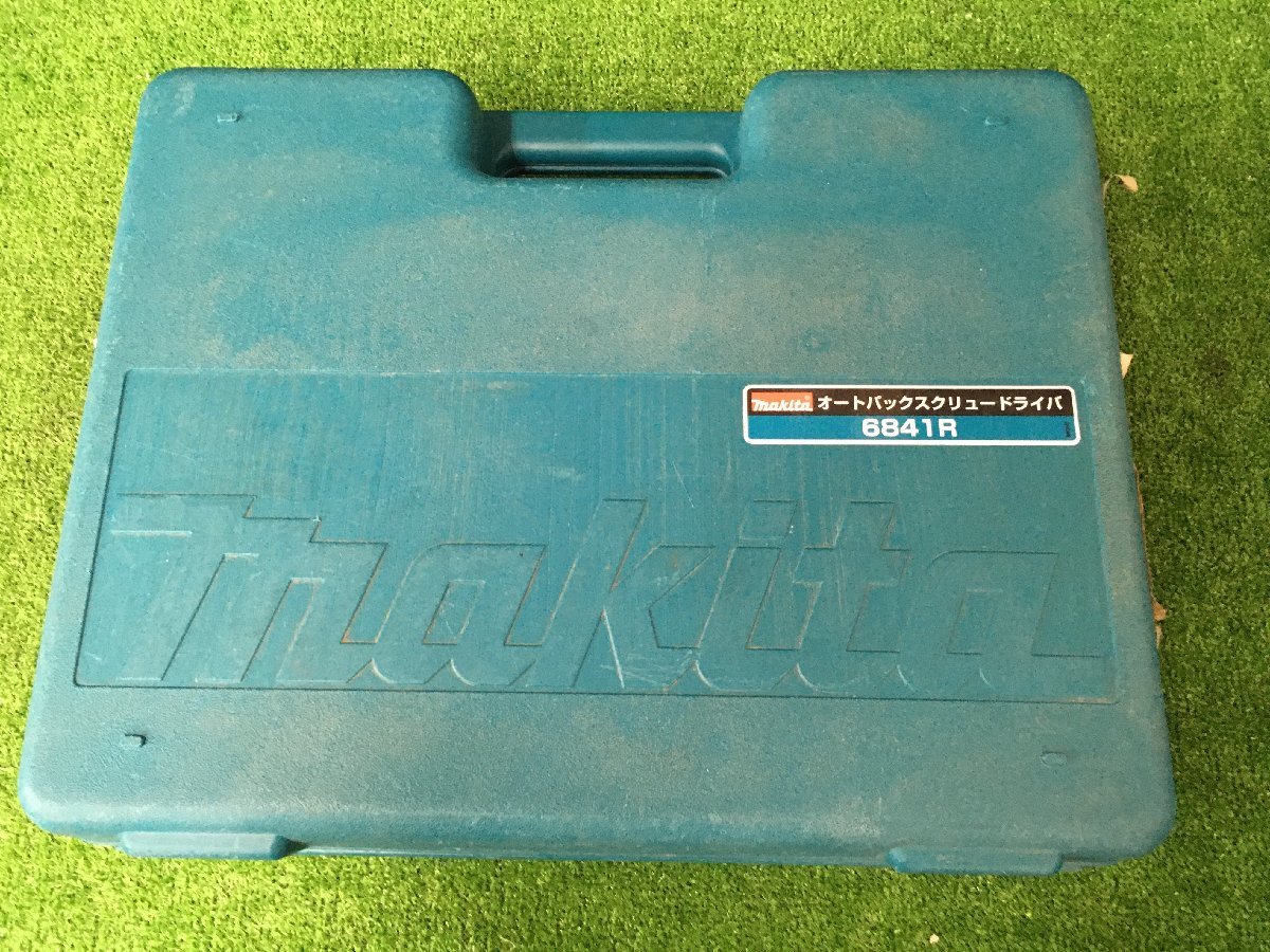 【中古品】★makita(マキタ) 41㎜ 100vオートパックスクリュードライバ 正逆転両用 6841R　T4404　ITTOU0AQ98W4