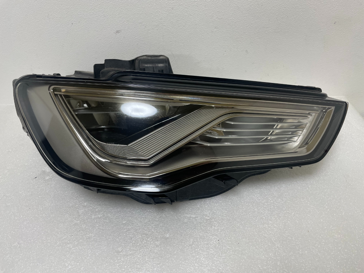 ☆破損無☆ アウディ A3 8V 前期 LED 純正 ヘッドライト 右 ☆3913