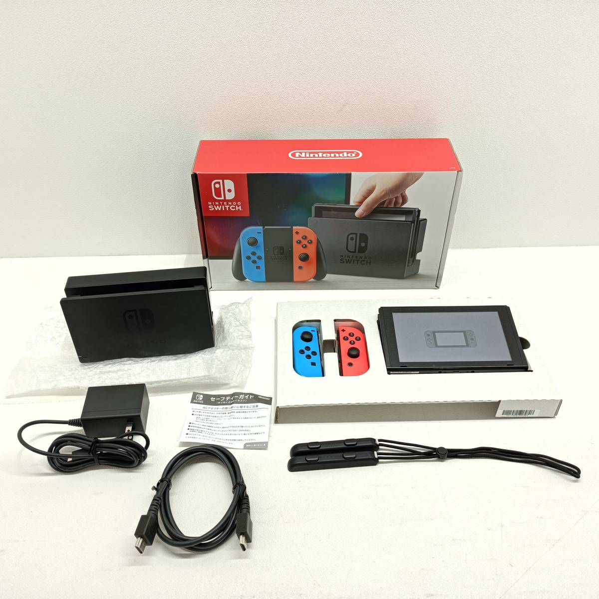 070）A 〈中古品〉初期型ニンテンドーSwitch ネオン 本体（一部