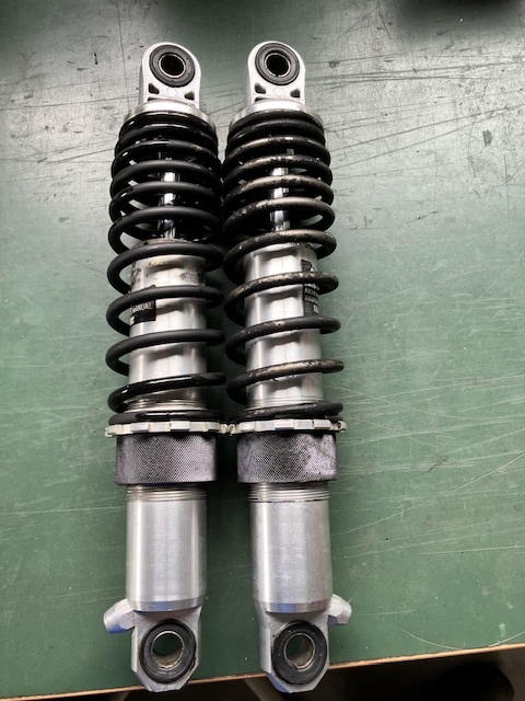 カヤバ KGS325 2本SET リアサスペンションSR400・500／W650 カヤバ KYB