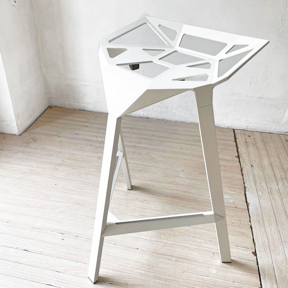 ★ マジス MAGIS スツールワン STOOL_ONE カウンターチェア ハイスツール ホワイト 座面高67cm スタッキング コンスタンチン・グルチッチ