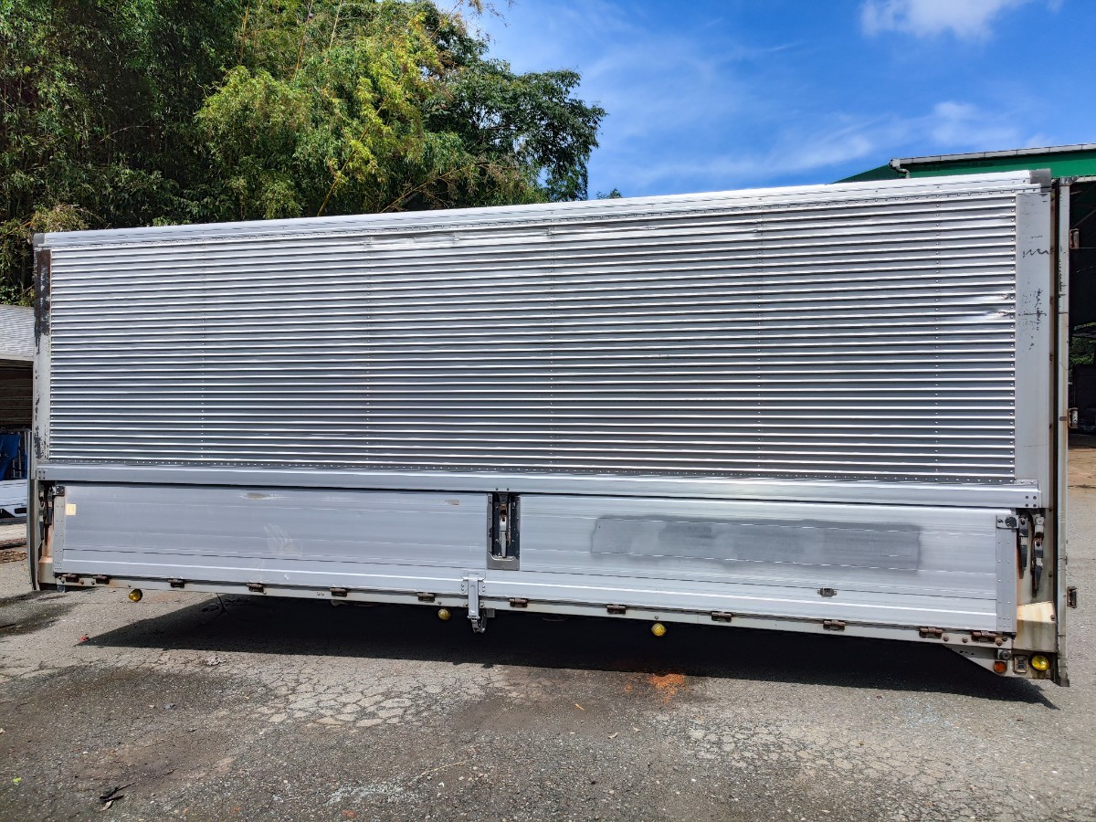 中型トラック用アルミドライウィングコンテナ 内寸623cm x 238cm x 230cm 　外寸 655cm x 249cm x 280cm 物置・ガレージに 福岡県福津市