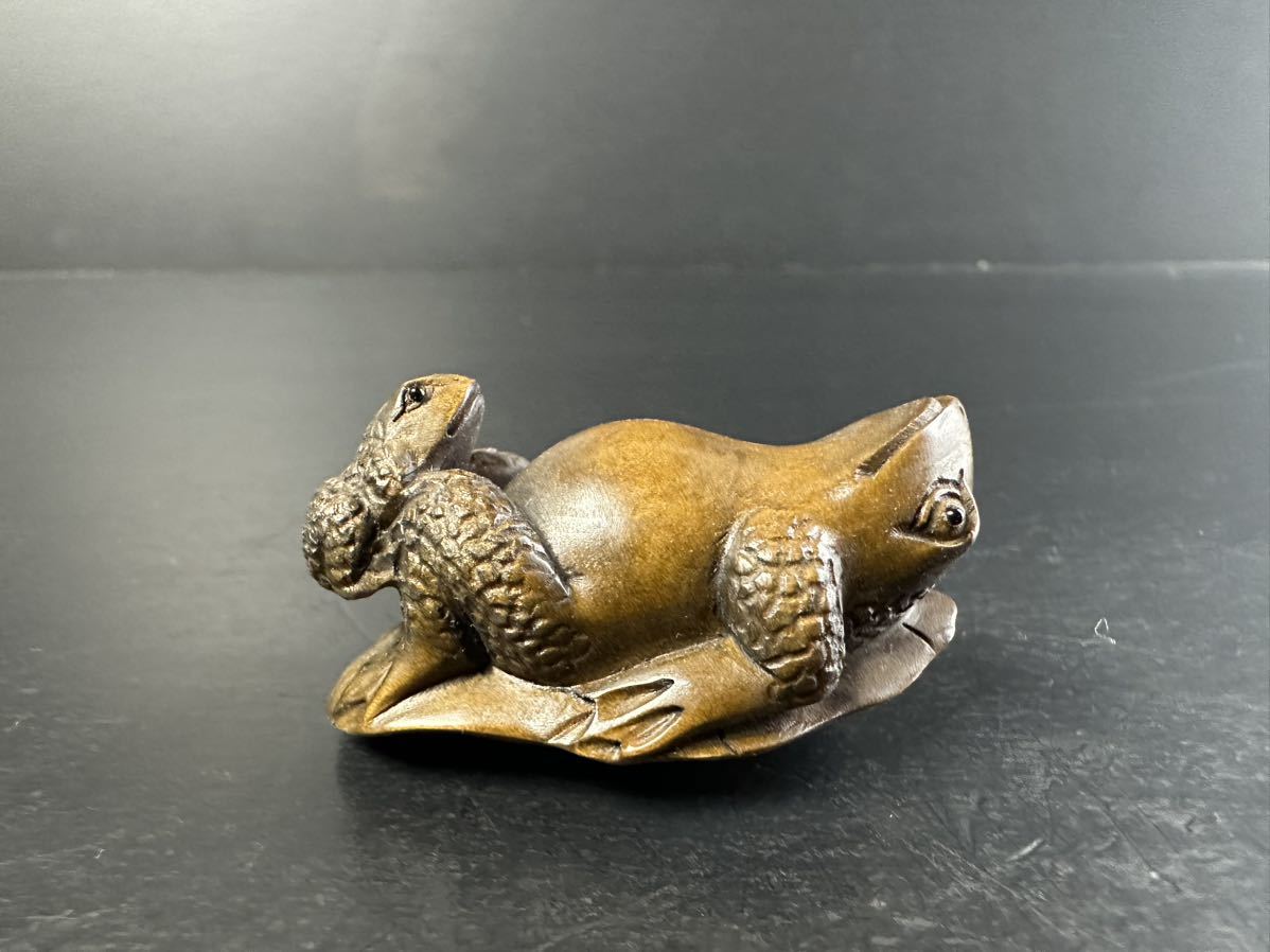 根付 カエル 古美術品 置物 細密細工 骨董 アンティーク 彫刻 工芸品