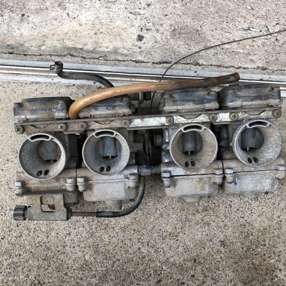 KAWASAKI ゼファー400 キャブレター ジャンク　OH可能な方　部品取り カワサキ 系　四連キャブレター　ケイヒン 