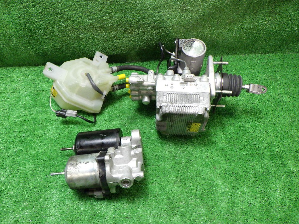 トヨタ プリウス ZVW30 ブレーキマスターAssy ブースターポンプセット