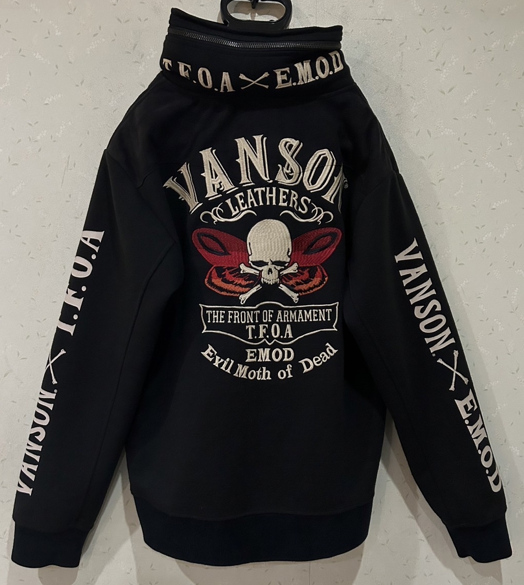 VANSON スカル刺繍 襟中フード入 ジップアップ ブルゾン バンソン