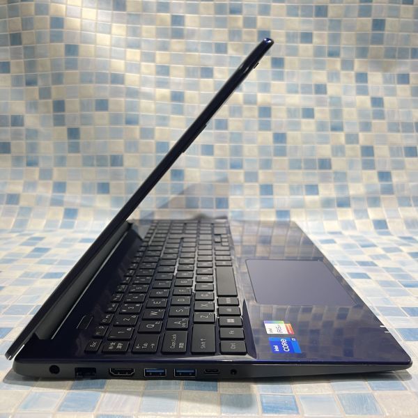 超美品超高速! 15.6型 第11世代 corei7-1195G7/SSD512GB/メモリ8GB