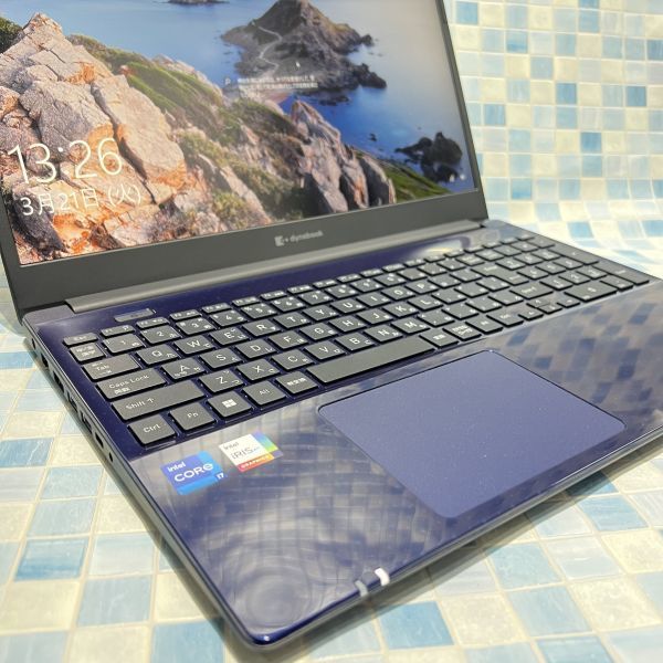 超美品超高速! 15.6型 第11世代 corei7-1195G7/SSD512GB/メモリ8GB