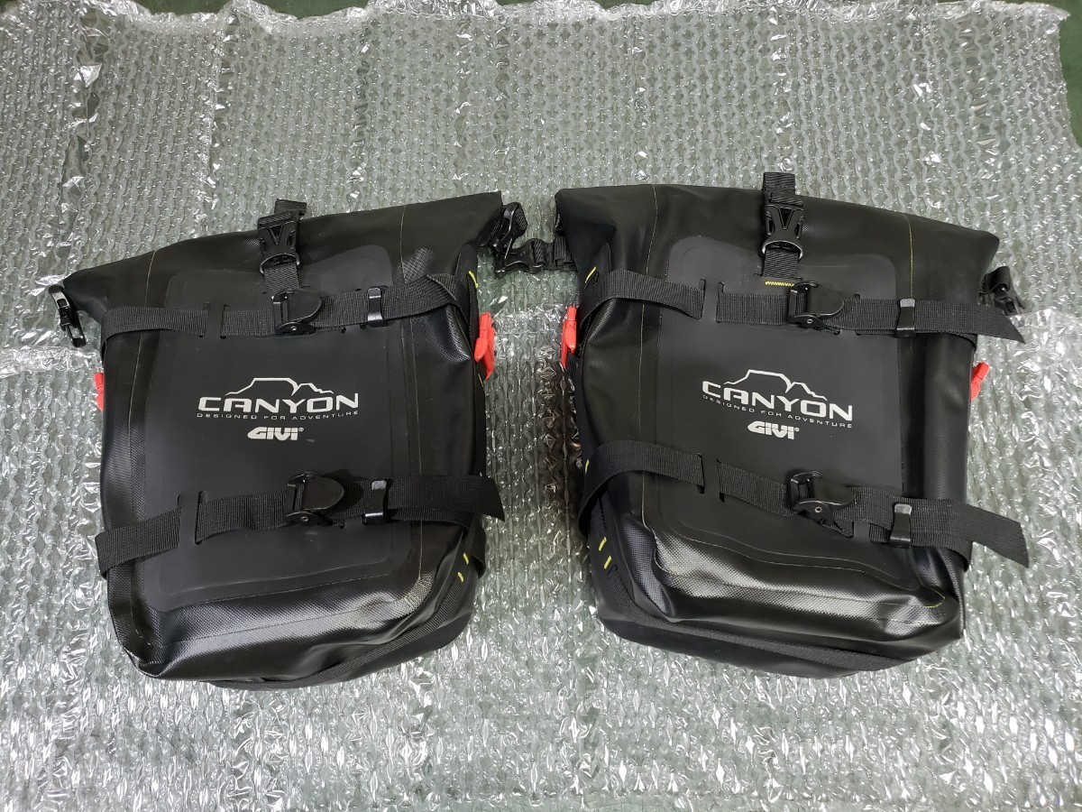 GIVI 防水 エンジンガード クラッシュバー バッグ 左右 (片側8L 