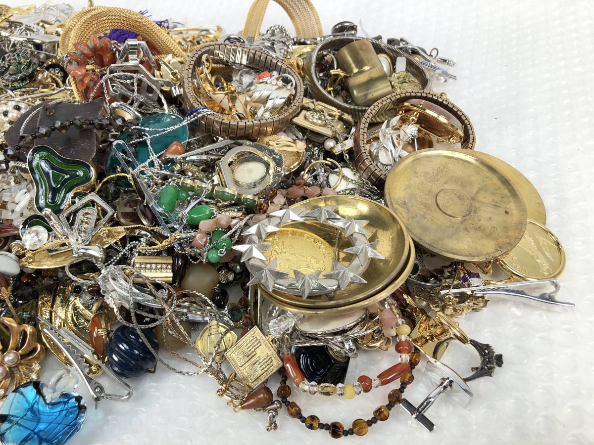 0926Q【中古】イミテーションアクセサリー まとめ 約4.7Kg