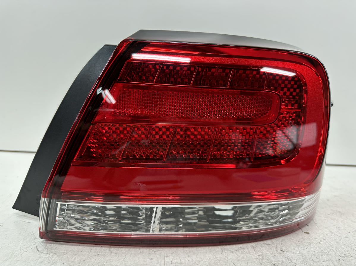 めい 50927 破損無し プレミオ ZRT260 後期 純正 右 テールランプ KOITO 20