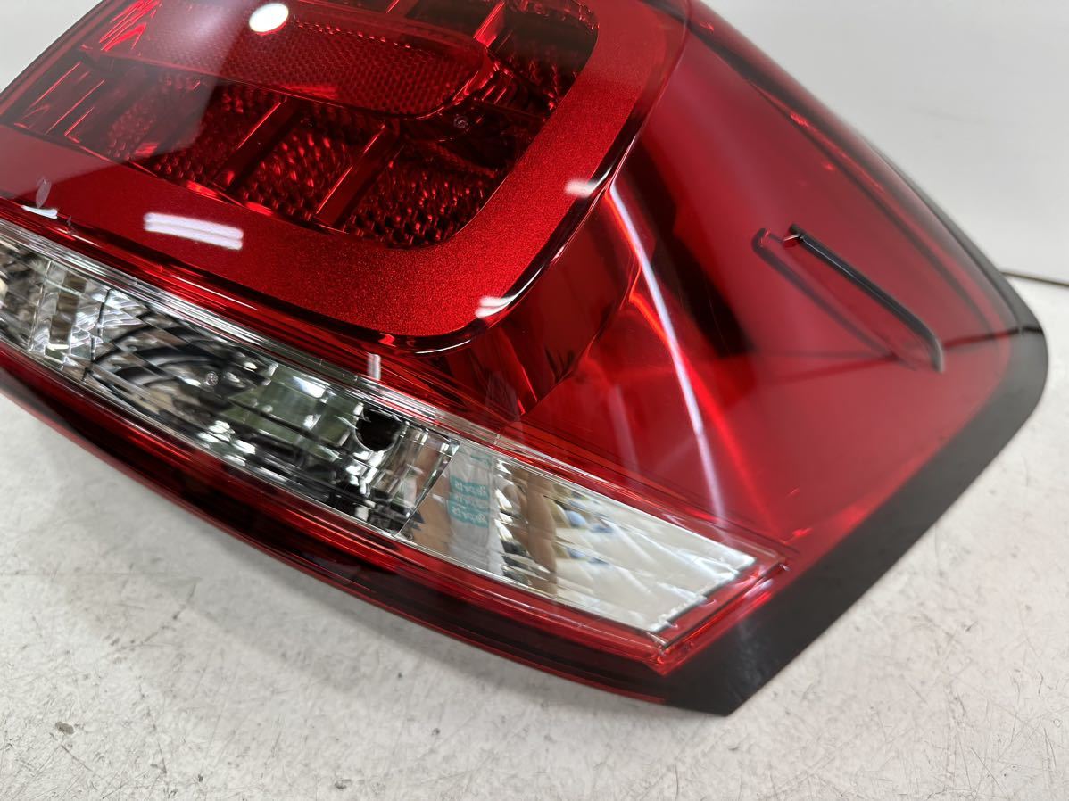 50927 破損無し プレミオ ZRT260 後期 純正 右 テールランプ KOITO 20