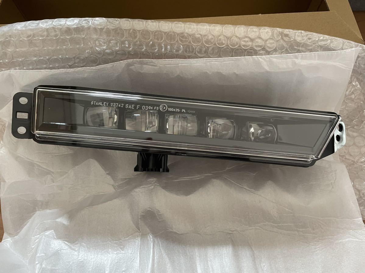 ホンダ LED フォグランプ 右用 ステップワゴン スパーダ RP3 RP4 RP5