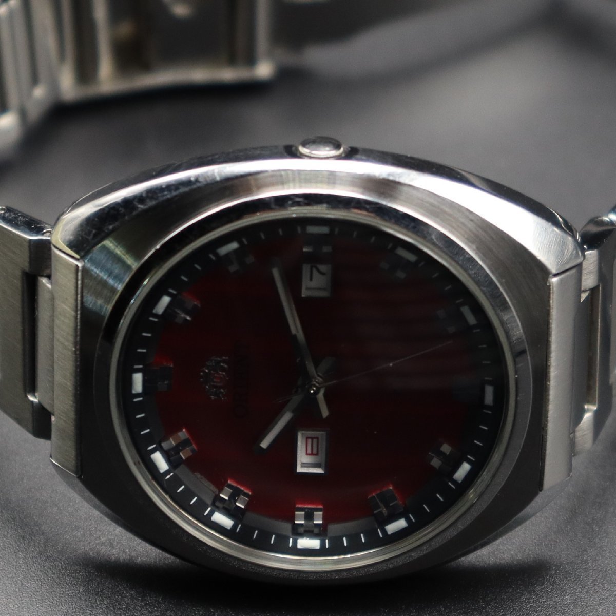 良品 ORIENT オリエント UG1U-C0-B CA クォーツ レッドカラー 