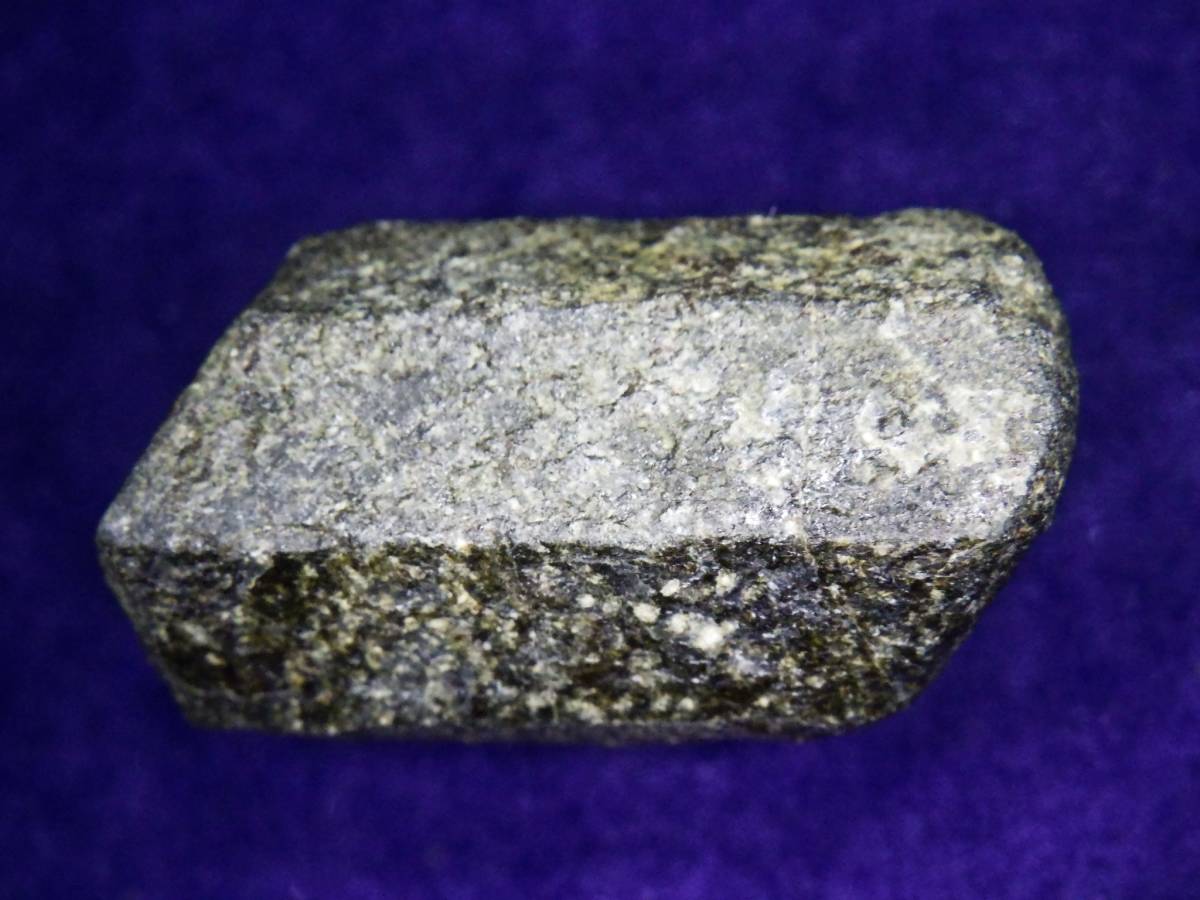 国産鉱物　山梨県上佐野　透輝石