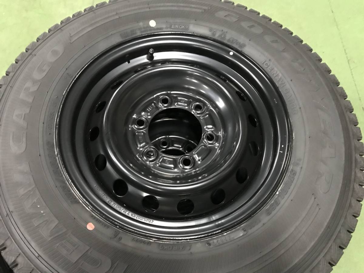 送料無料 新車外し 200系 ハイエース 純正スチール付 グッドイヤー アイスナビカーゴ 195/80R15 107/105L 2022年製造 レジアスエース ハイエース 200系 新車外し RD ほぼ 純正スチールホイールタイヤ