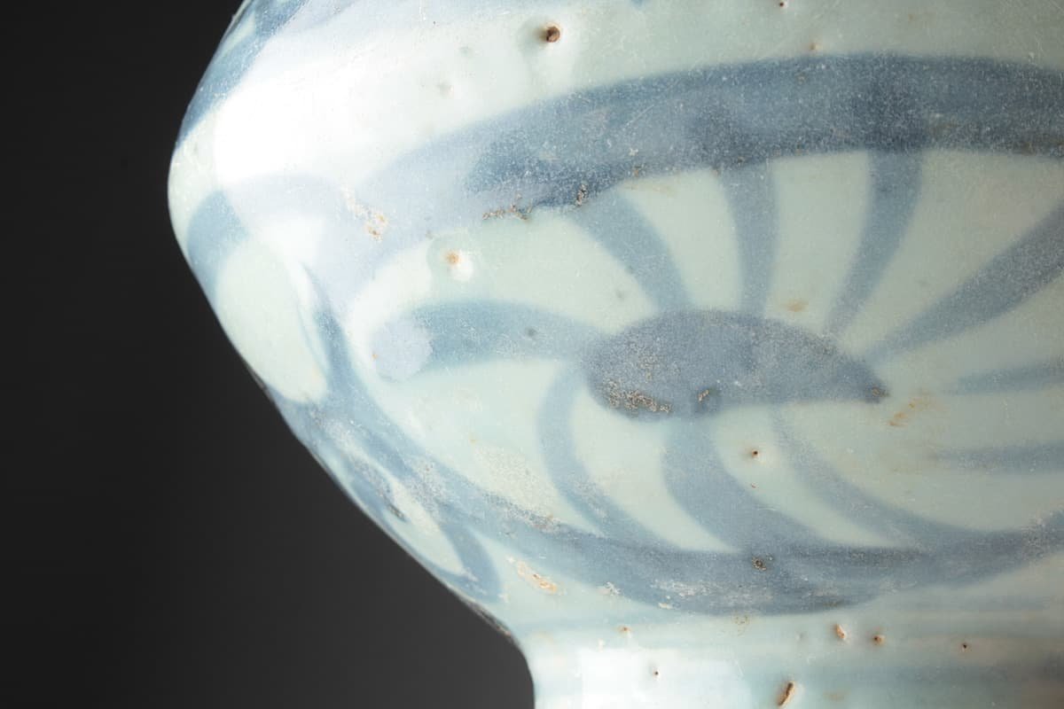 JI267 朝鮮古美術 李朝 染付花文壺・李朝壷 高14cm 重1.1