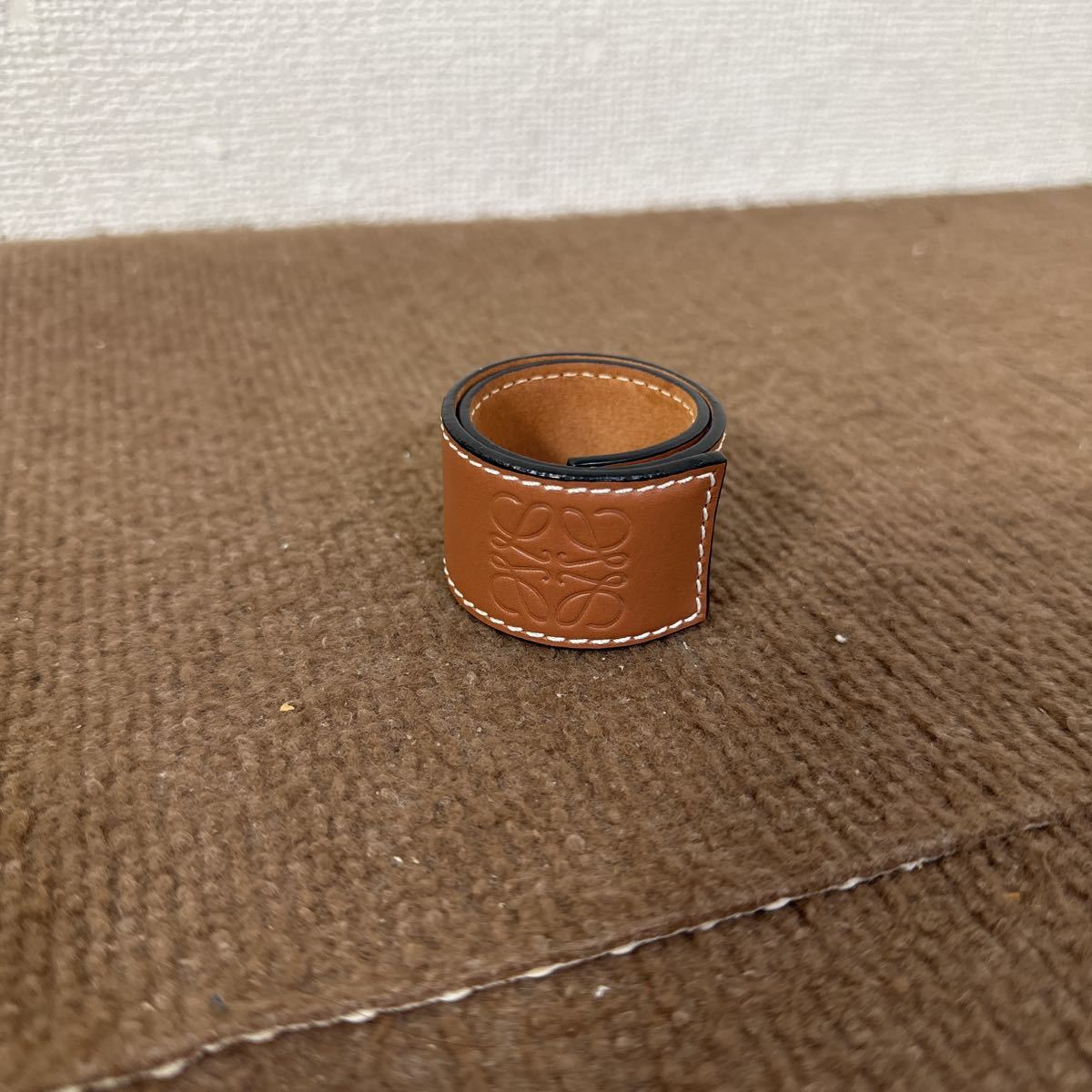 アナグラム LOEWE ロエベ グリーン ロゴ型押し ブランド 【中古品 