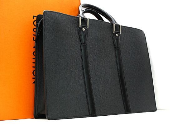 ☆極美品☆ ルイヴィトン LouisVuitton タイガ ポルトドキュマン