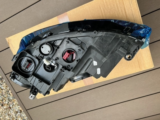 ゴルフ７ ゴルフＧＴi　純正右ヘッドライト　HIDバラスト付　新品＆未使用品　AUCHH ゴルフ７_5