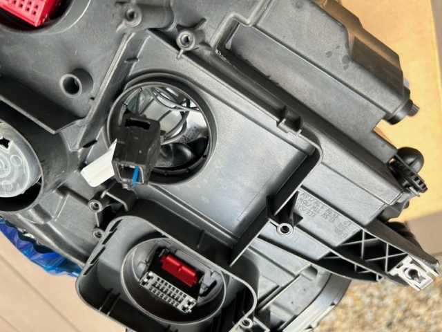 ゴルフ７ ゴルフＧＴi　純正右ヘッドライト　HIDバラスト付　新品＆未使用品　AUCHH ゴルフ７_6