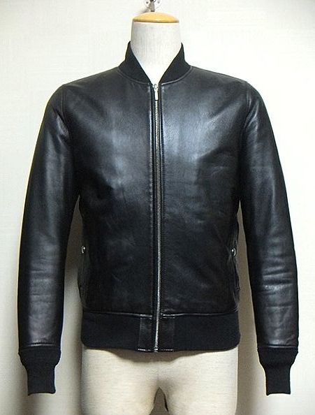 美品:VICTIM(ヴィクティム).ラムレザー ブルゾン L(黒/上質.羊革/ジップ開/薄中綿入/フライト ジャケット/MA-1 type/肩43幅53丈62 glamb)