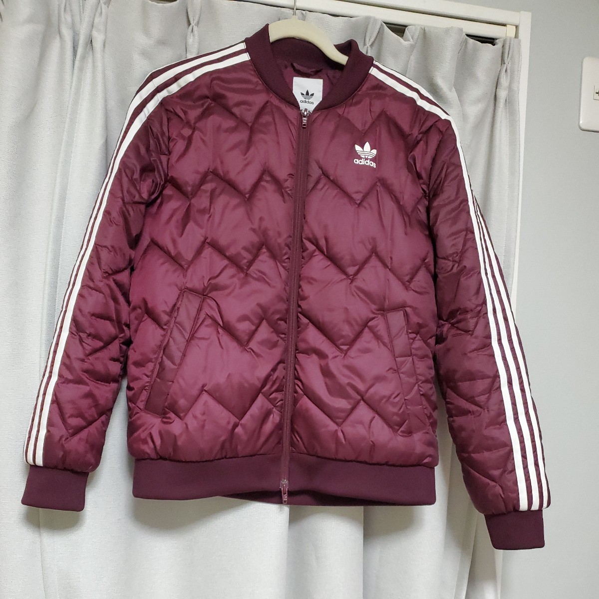 驚きの破格値，送料無料 adidas Originals アディダスオリジナルス 中綿ジャケット ジャンパー 男女兼用 ボルドー L(ジャケット、上着)｜売買されたオークション情報、yahooの商品情報をアーカイブ公開 - オークファン 女性用