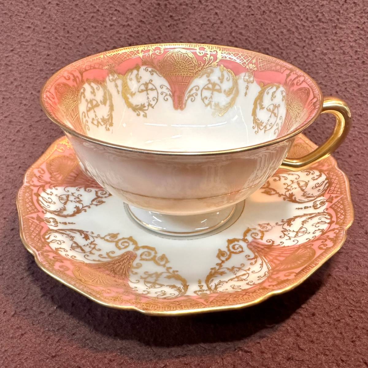 B フッチェンロイター　ブラックナイト　カップ＆ソーサー アンティーク　ゴールド× ピンク　ルネッサンス金彩文様　1930年頃　ババリア