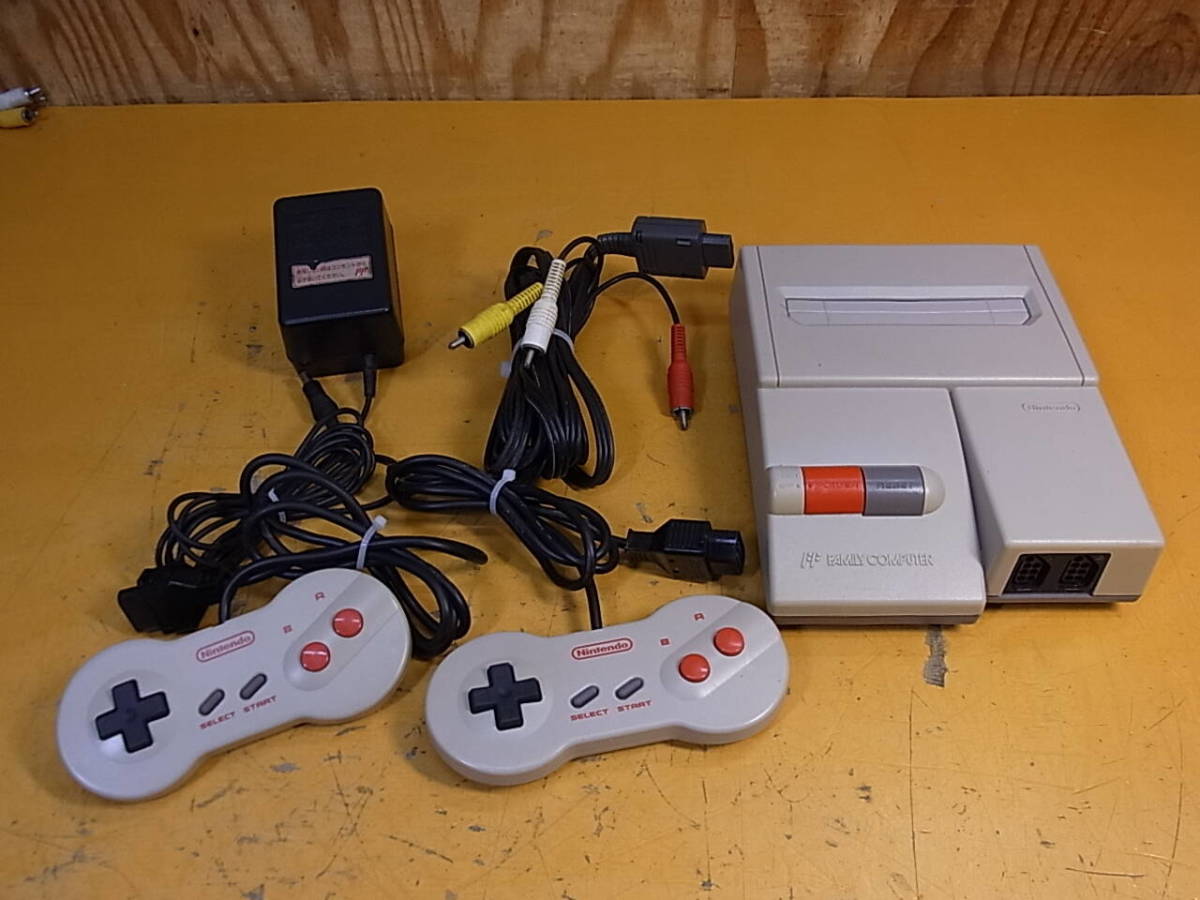 □Z/809☆任天堂 Nintendo☆Newファミコン本体☆コントローラ2個/電源アダプタ/接続ケーブル付属☆HVC-101☆動作OK