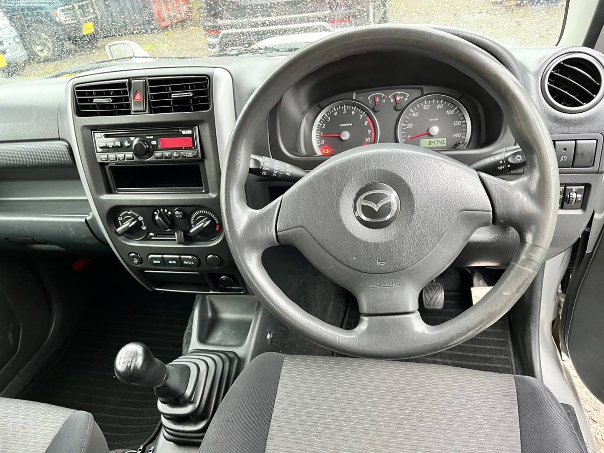 ジムニー　OEMAZオフロード　希少マニュアル車　後期型　車検付き　オーディオ　走行8万キロ台　美車　売り切ろう スズキ ｼﾞﾑﾆｰOEMマツダ AZオフロード（JM23W型） スズキ・ジムニーXC（4WD&frasl;5MT）試乗記 前期型 歴代ファンも裏切らず現代の期待に