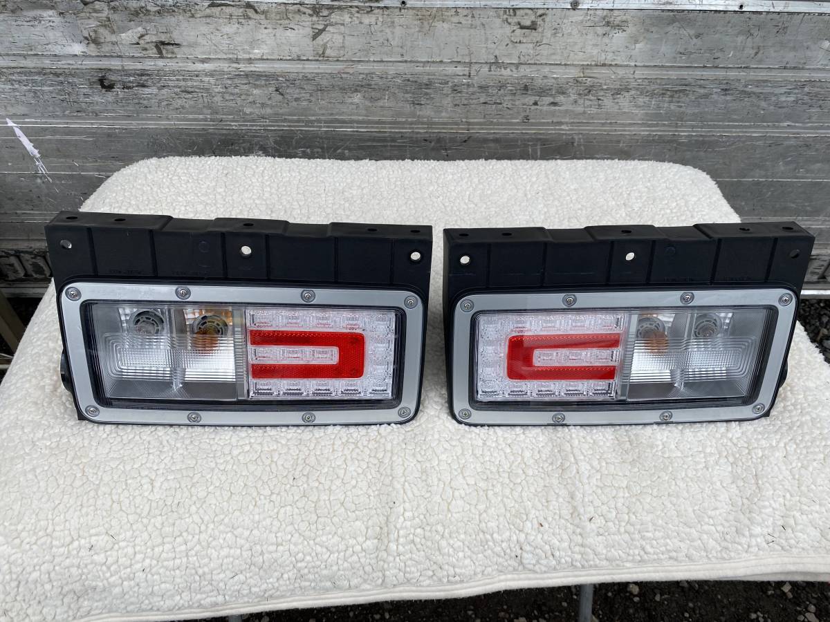 新車外し日野 純正 LED テールランプ 新車外し日野 純正 LED 送料無料