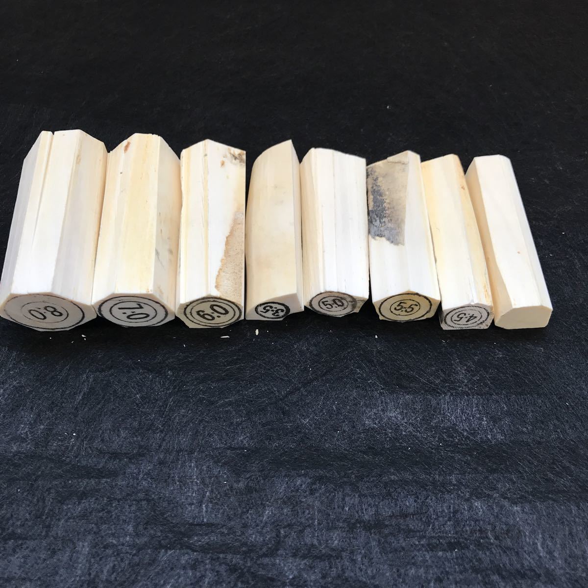 354g 8本セット　色々加工用素材・彫刻用素材・マンモス・牛角・端材等々　