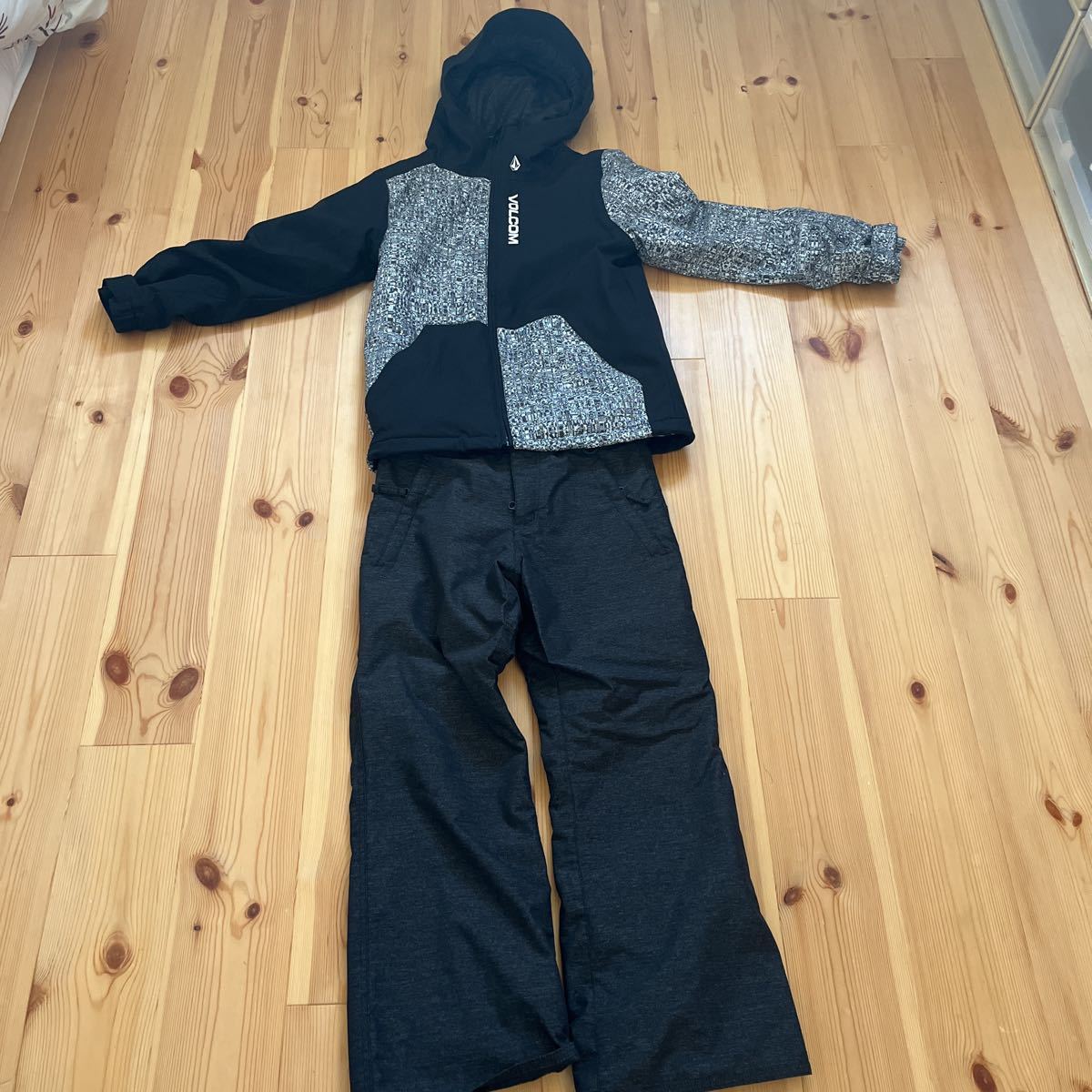 volcom youth Mサイズ　スノーボードウエア 上下セット 