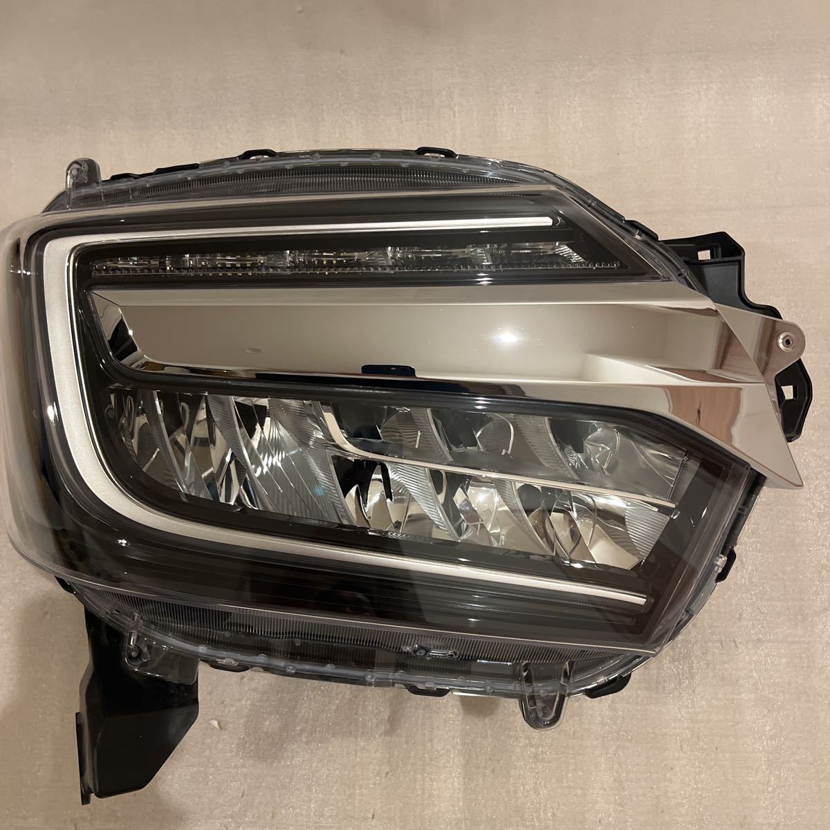 JF3⁄JF4 前期 N BOXカスタム LED左ヘッドライト左ライト 左 左側