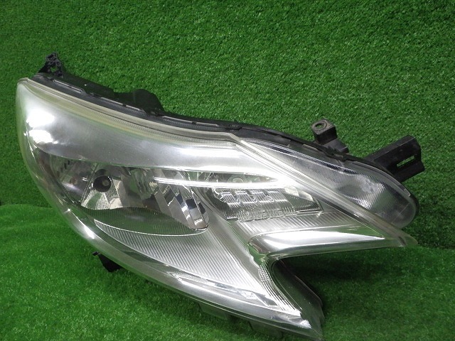 ノート E12　左　ヘッドライト　レンズ綺麗　ステー欠品なし 日産 E12 NE12 ノート 前期 ヘッドライト左右 ハロゲン 1868 231024008
