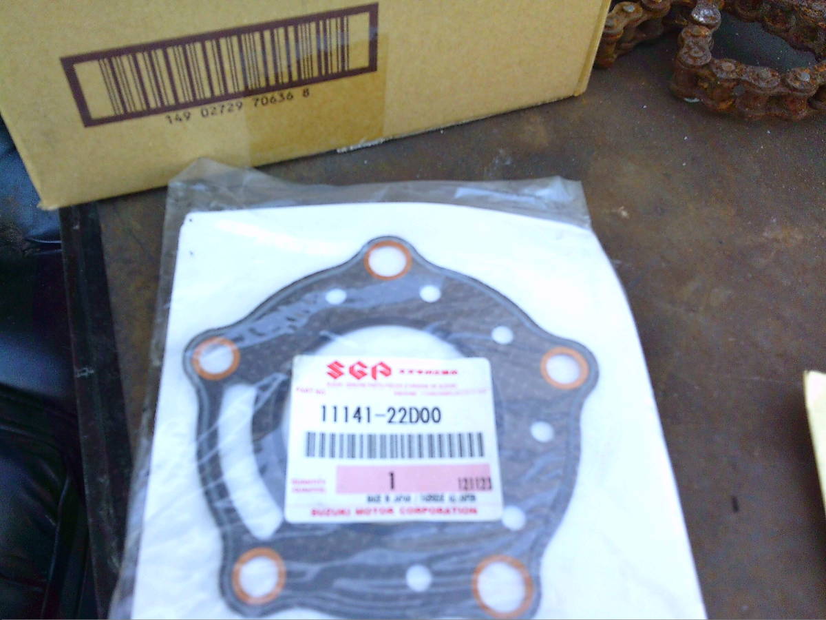 まにあ館　スズキ旧車ぎふ　SUZUKI RGV-Γ250 VJ22Aのシリンダヘッドガスケット　新品即納　趣味のバイク　品番 11141-22D00