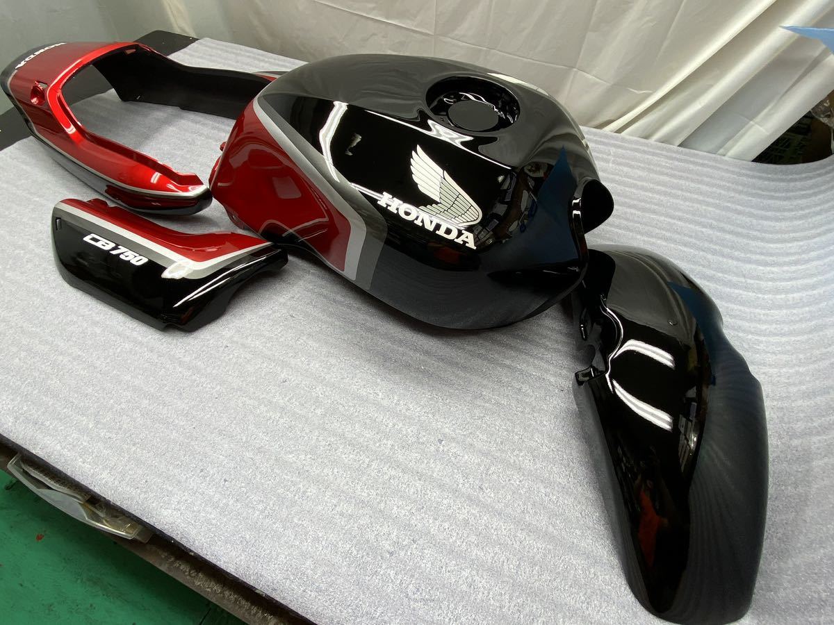 HONDA　CB750純正外装セット(RC42)CBX2型黒赤カラー 塗装後未使用品