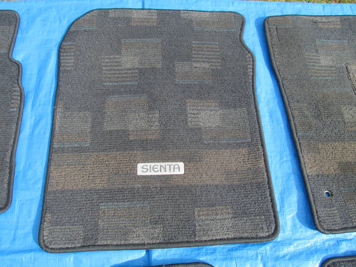 初期型　シエンタ　NCP-81G　純正フロアマット_3