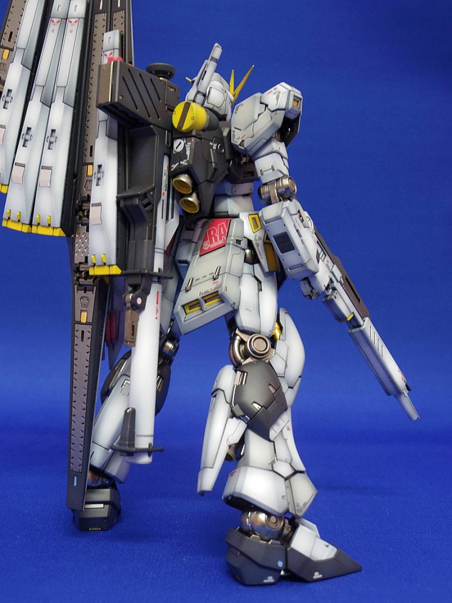 RG 1/144 νガンダム　メタリック+パール全塗装　組立済み完成品　ガンプラ RG 1⁄144 νガンダム メタリック+パール全塗装 組立済み完成品