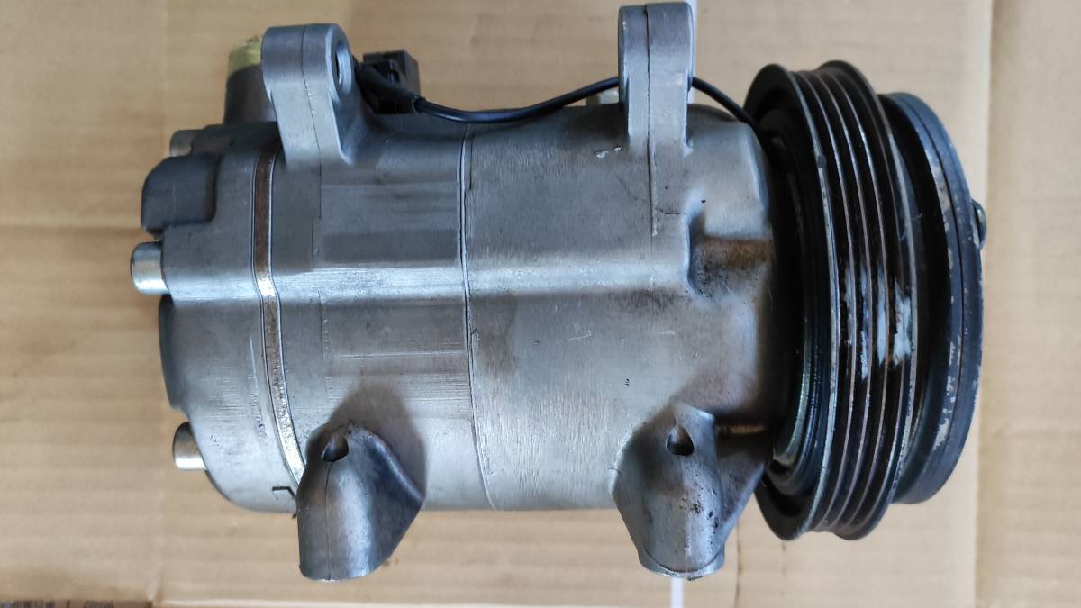 S13シルビア 180SX 純正品 R12ガス エアコンコンプレッサー 92600