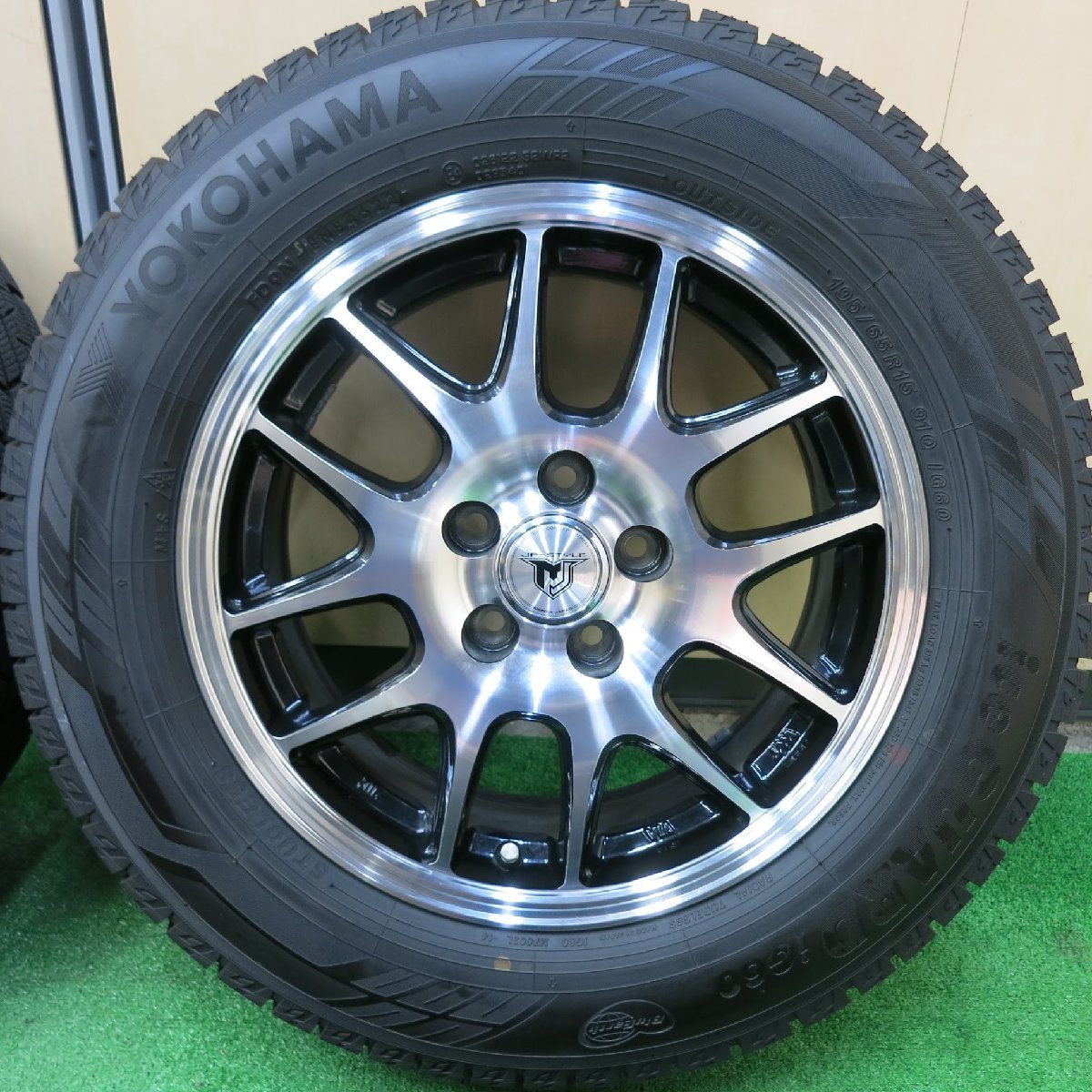 送料無料]超バリ溝！22年！ほぼ10分☆プリウス 等 195/65R15