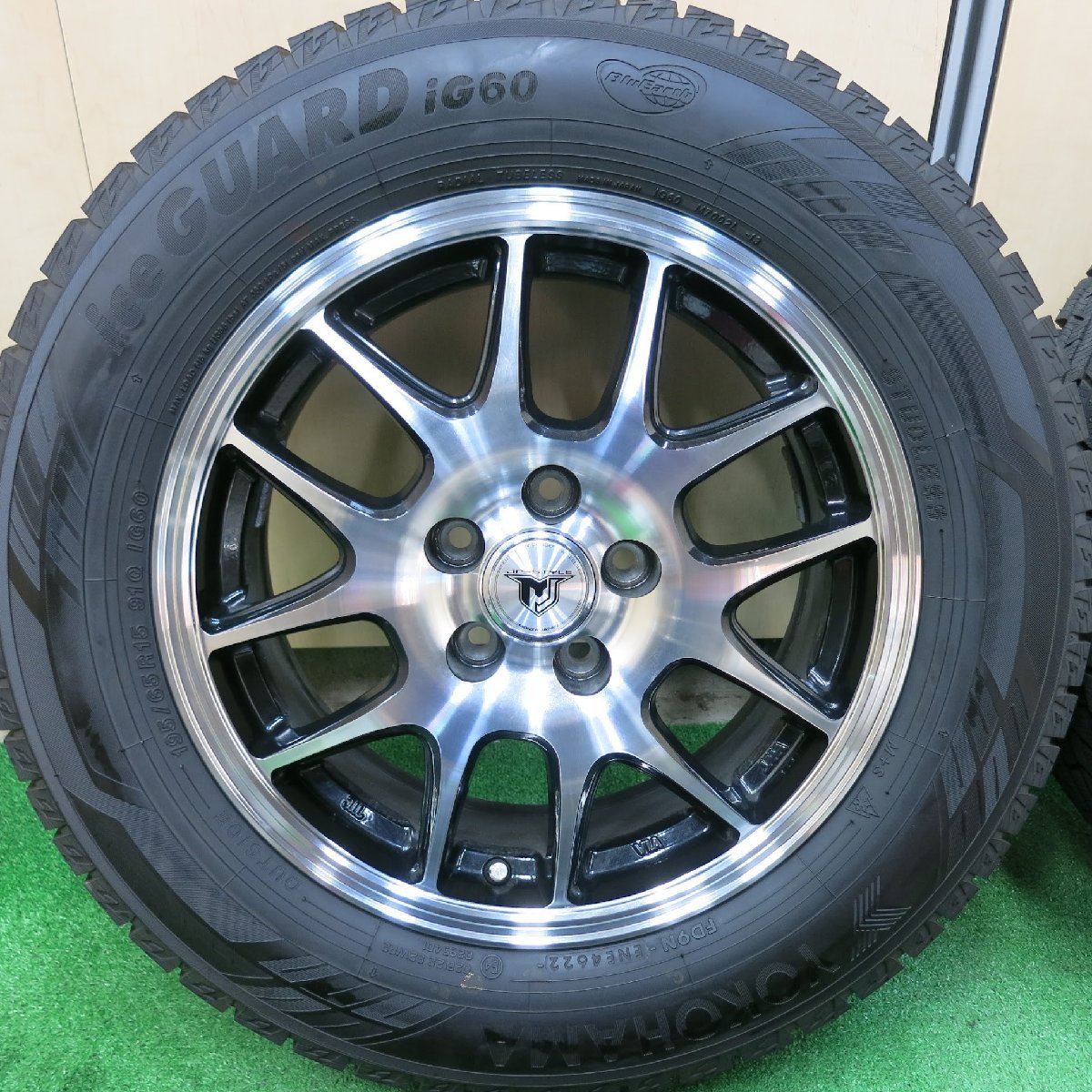 送料無料]超バリ溝！22年！ほぼ10分☆プリウス 等 195/65R15