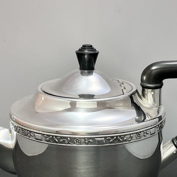 Viners.】 アールデコのティーポット【シルバープレート】 Walker Hall