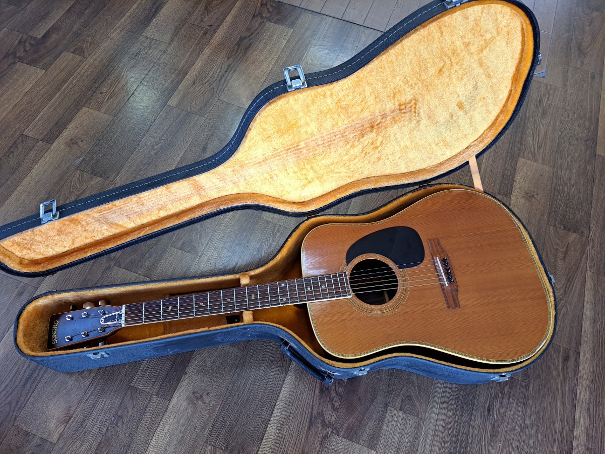 超レア、貴重「SONORO」(MANUFACTURED BY THE FOLKS MUSICAL INSTRUMENT)トップ単板、サイド、バック、ハカランダ合板、良く鳴ります。
