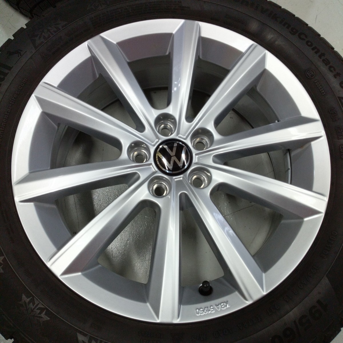 美品☆冬セット☆VW フォルクスワーゲン T-CROSS 純正 Merano 6J+35 