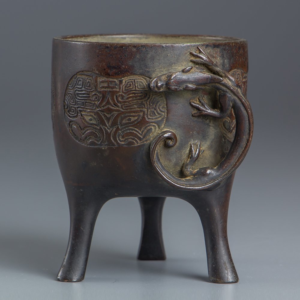 五】時代物 古銅饕餮文雨龍飾三足香炉 中国美術 古銅 時代 獅子 花鳥