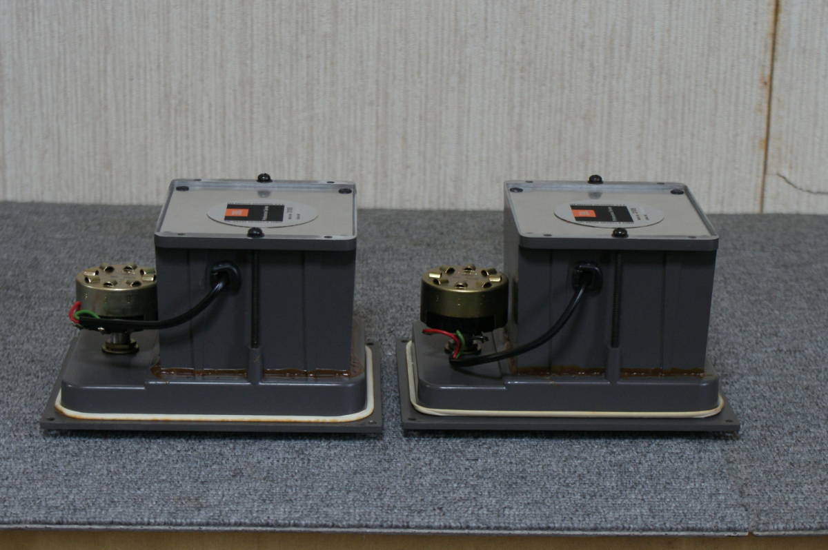 JBL ”Professional Series” ディバイディングネットワーク 3105 2台