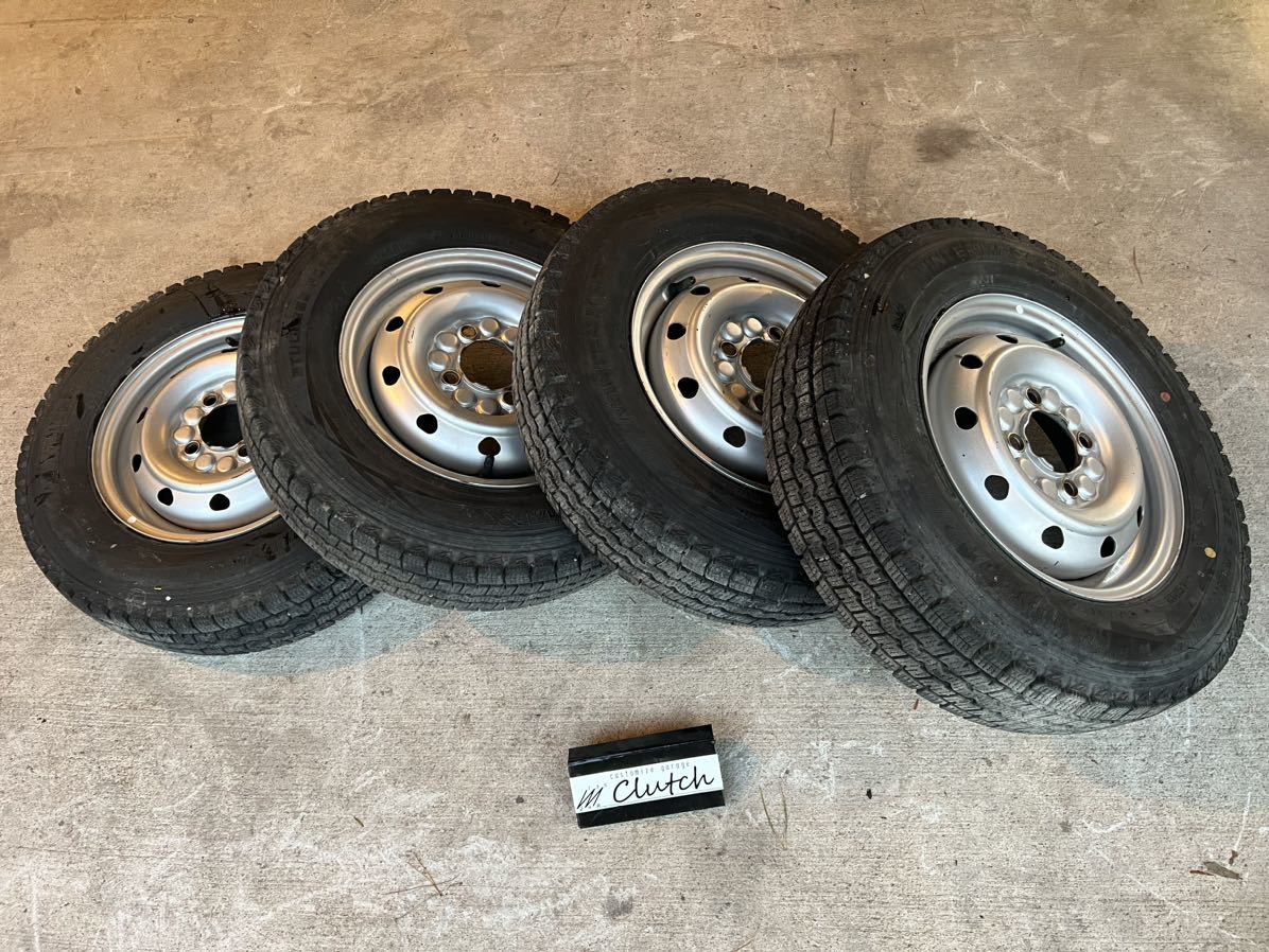 軽トラ 軽バン サイズ♪ バリ溝国産スタッドレス ハイゼット キャリー サンバー ミニキャブ アクティ 等に PCD100 145/R12 6PR